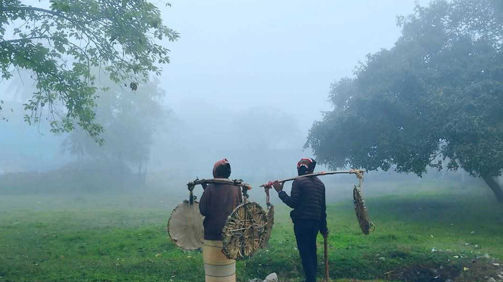 পঞ্চগড়ে দুদিন ধরে শৈত্যপ্রবাহ, কুয়াশা ঝরছে বৃষ্টির মতো পঞ্চগড়ে দুদিন ধরে শৈত্যপ্রবাহ, কুয়াশা ঝরছে বৃষ্টির মতো