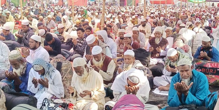 আখেরি মোনাজাতের মাধ্যমে শেষ হলো বিশ্ব ইজতেমা আখেরি মোনাজাতের মাধ্যমে শেষ হলো বিশ্ব ইজতেমা
