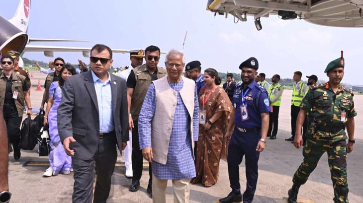 সরকারের শীর্ষপদে অধিষ্ঠিত হওয়ার পর এই প্রথম নিজ জেলা চট্টগ্রাম এসেছেন ড. ইউনূস সরকারের শীর্ষপদে অধিষ্ঠিত হওয়ার পর এই প্রথম নিজ জেলা চট্টগ্রাম এসেছেন ড. ইউনূস