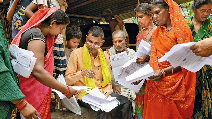 বিহারের ভোটার তালিকায় বাংলাদেশ, নেপাল ও মিয়ানমারের হাজার হাজার নাম: ভোটের স্বচ্ছতায় শঙ্কা বিহারের ভোটার তালিকায় বাংলাদেশ, নেপাল ও মিয়ানমারের হাজার হাজার নাম: ভোটের স্বচ্ছতায় শঙ্কা