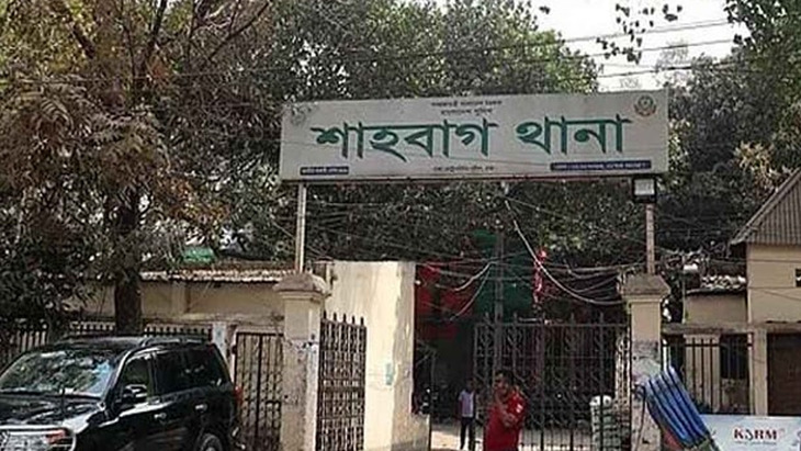 শাহবাগে দিনে-দুপুরে অস্ত্র ঠেকিয়ে আড়াই লাখ টাকা ছিনতাই শাহবাগে দিনে-দুপুরে অস্ত্র ঠেকিয়ে আড়াই লাখ টাকা ছিনতাই