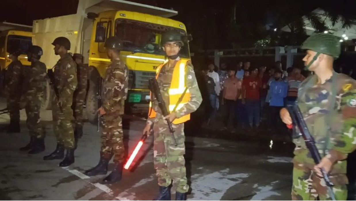 সাদা পাথর এলাকায় যৌথ বাহিনীর অভিযান: উদ্ধার ১২ হাজার ঘনফুট পাথর